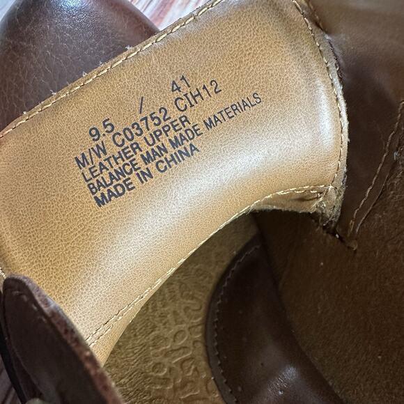 BOC Born Concept Size 9.5 Brown Leather Ankle Block Heel Side Zip Booties Shoes - Picture 10 of 10